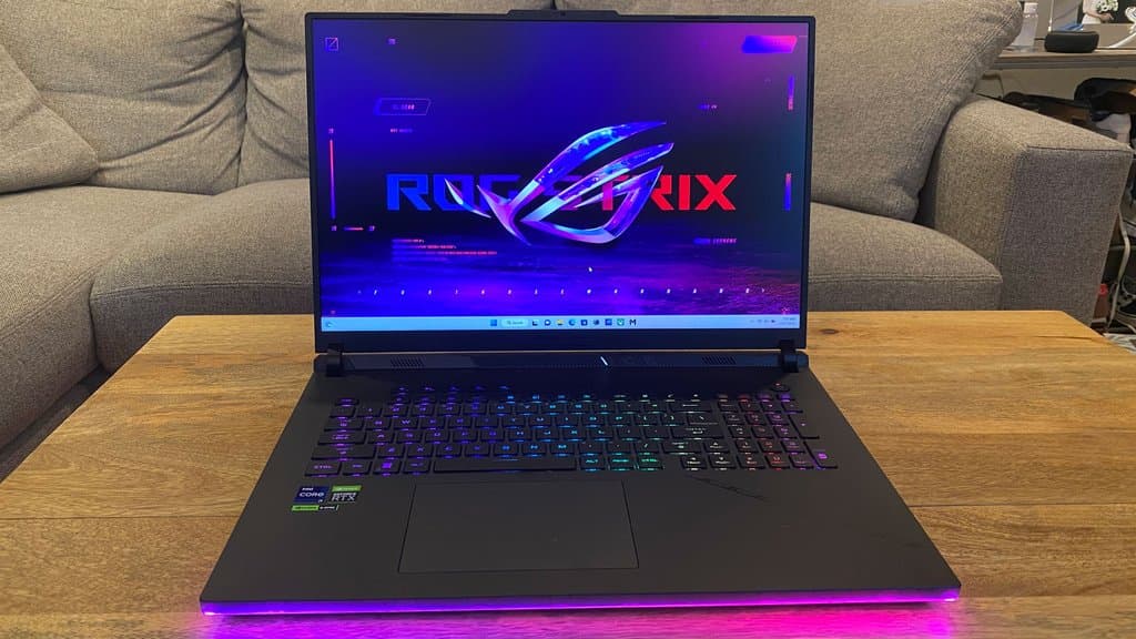 ASUS ROG Strix SCAR 18 搭載 240Hz Mini LED 與 RTX 5090,直接化身性能怪獸