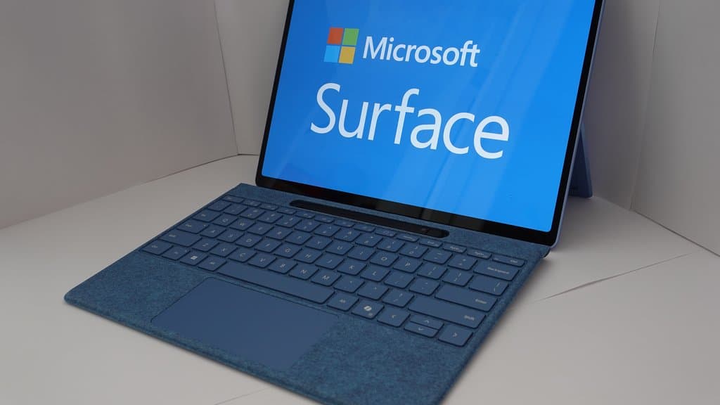 Microsoft 新款 Intel Surface Pro 12 和 Laptop 8:效能強、商務優先,而且真的貴到離譜